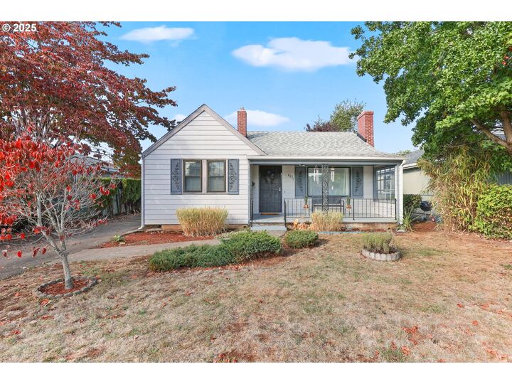 Property Photo:  8233 NE Tillamook St  OR 97220 