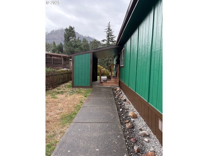 Property Photo:  818 Celilo  WA 98639 