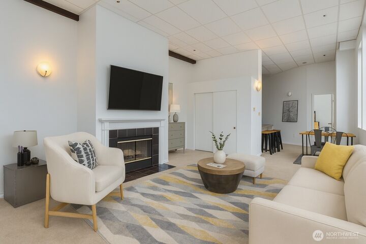 Property Photo: 417 E Pine Street 309 WA 98122