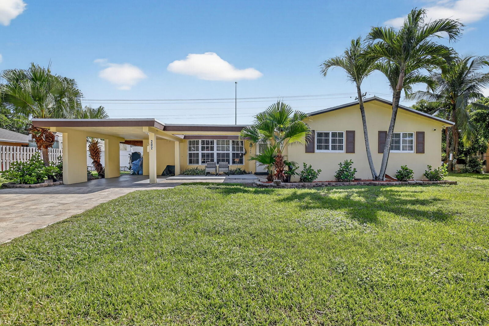 Property Photo:  202 SW 52nd Avenue  FL 33317 