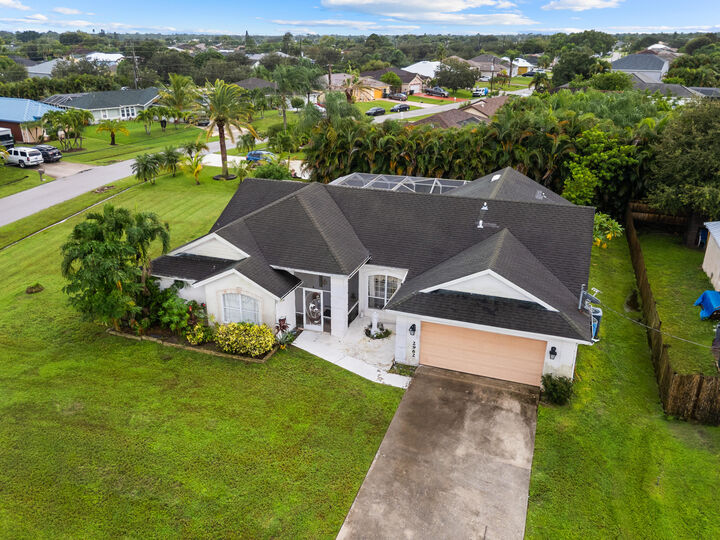 Property Photo:  2962 SE Bella Road  FL 34984