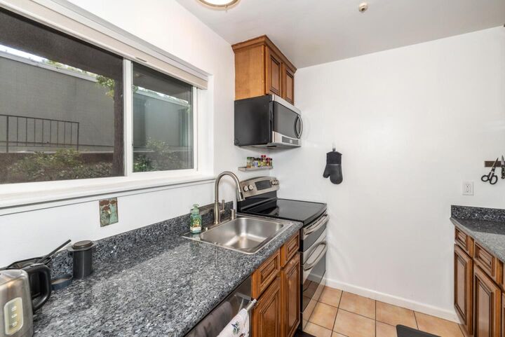 Property Photo:  4008 Farm Hill Boulevard 102  CA 94061 