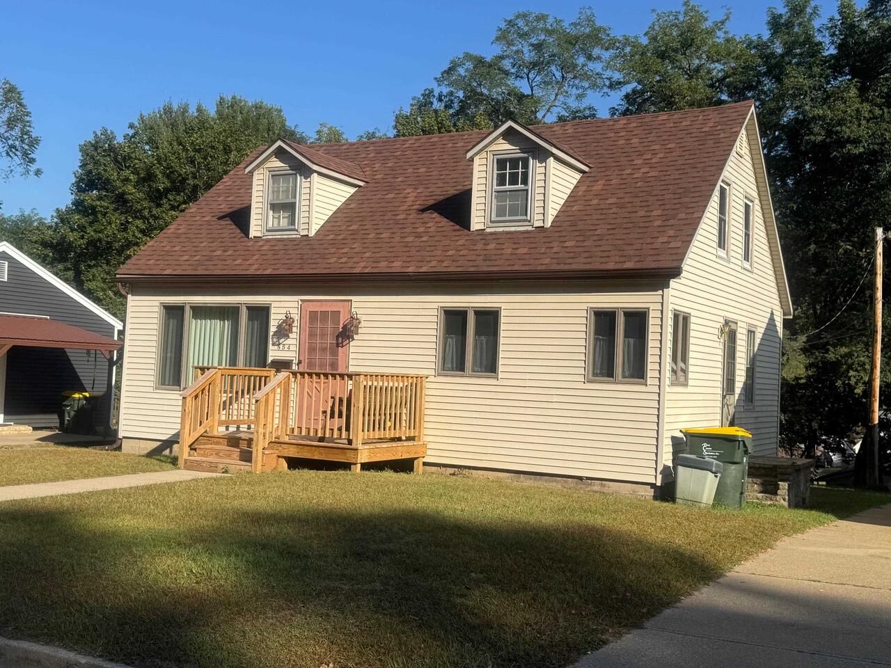 Property Photo:  854 East Burton Street  WI 53581 