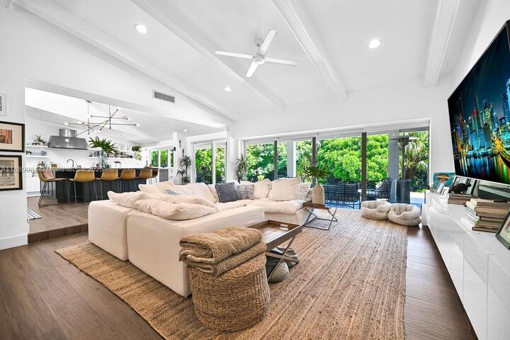 7761 SW 170th St  Palmetto Bay FL 33157 photo
