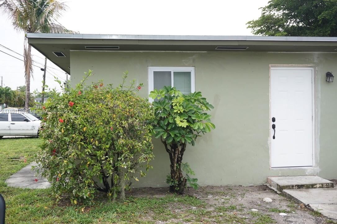 Property Photo:  800 NW 96th St E  FL 33150 