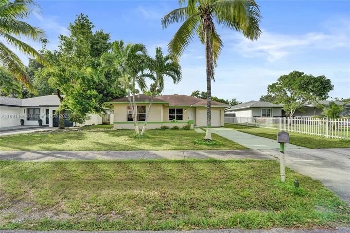 Property Photo: 4130 SW 26th St FL 33023