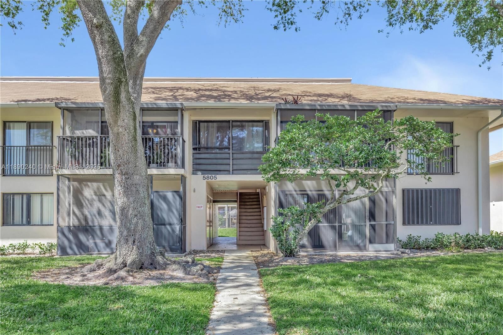 Property Photo:  5805 Washington St 17  FL 33023 