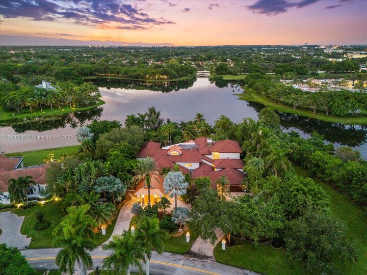 Property Photo: 2941 Paddock Ln FL 33331
