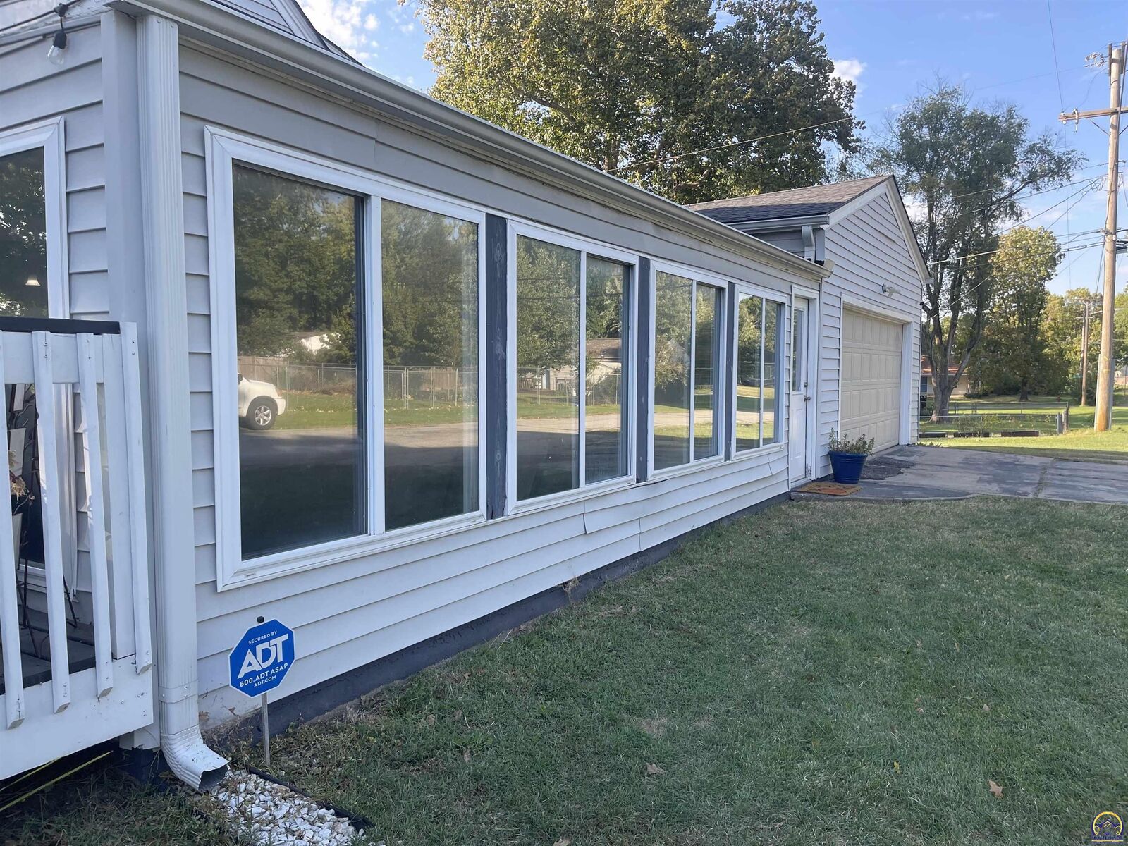 Property Photo: 4200 SW Stratford Rd KS 66604