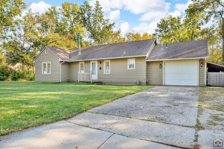 Property Photo:  507 SE 37th St  KS 66605 