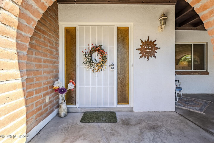 Property Photo:  236 E Paseo Churea  AZ 85614 