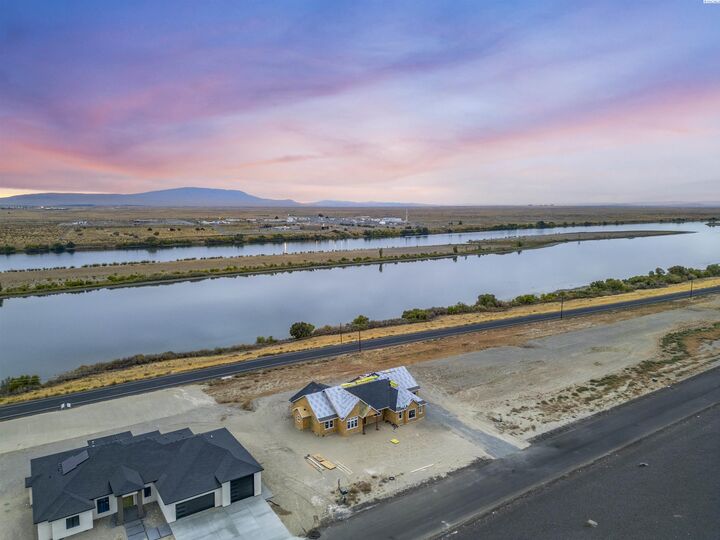 Property Photo:  161 Riviera Drive  WA 99301 