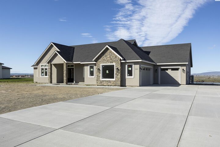 Property Photo:  161 Riviera Drive  WA 99301 