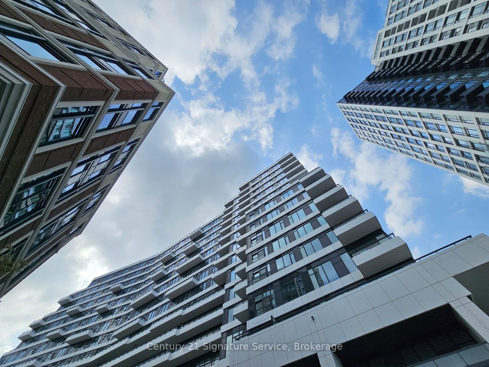 Property Photo: 2485 Eglinton Avenue W 504 ON L5M 2T1