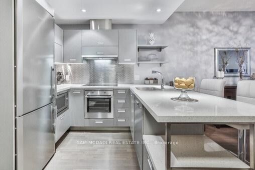 Photo de la propriété: 88 Park Lawn Road 1909 ON M8Y 0B5