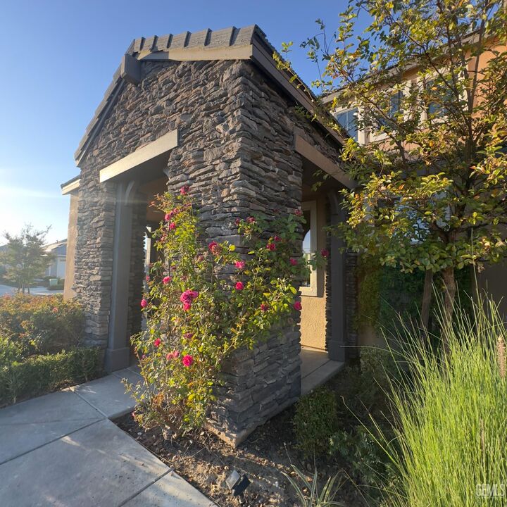 Property Photo: 14210 Everton Avenue CA 93311