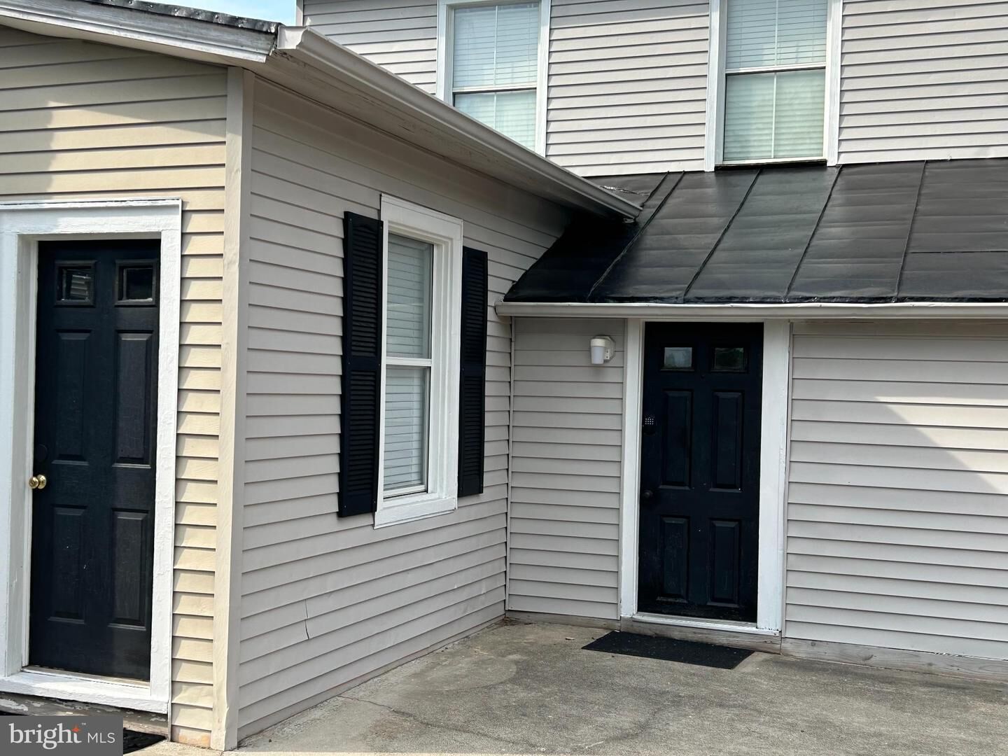 Property Photo: 24048 Trailhead Drive VA 20105