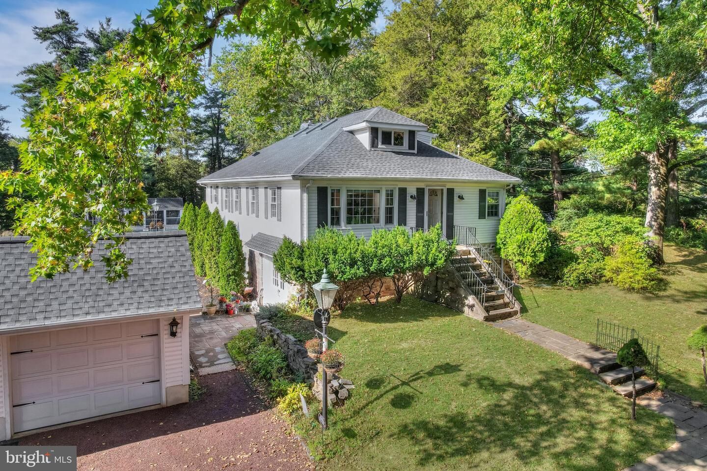 Property Photo: 713 Ardsley Court PA 19067