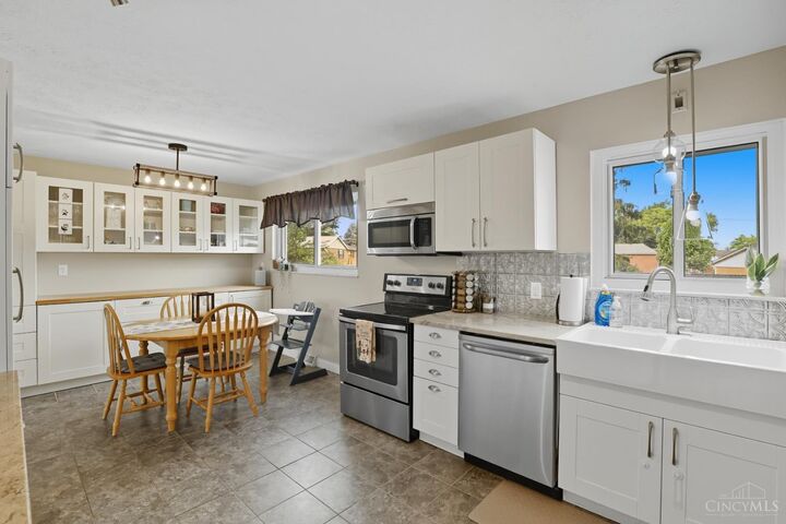 Property Photo: 1119 Oldwick Drive OH 45215