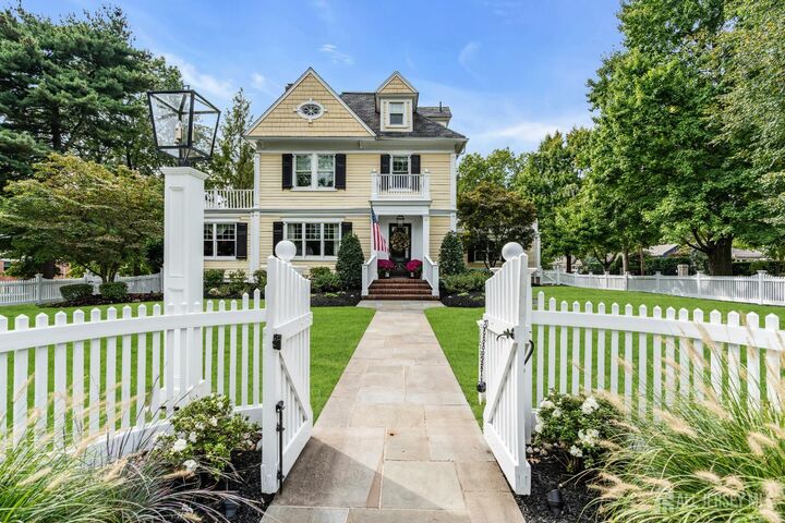 Property Photo:  31 Oak Avenue  NJ 08840 