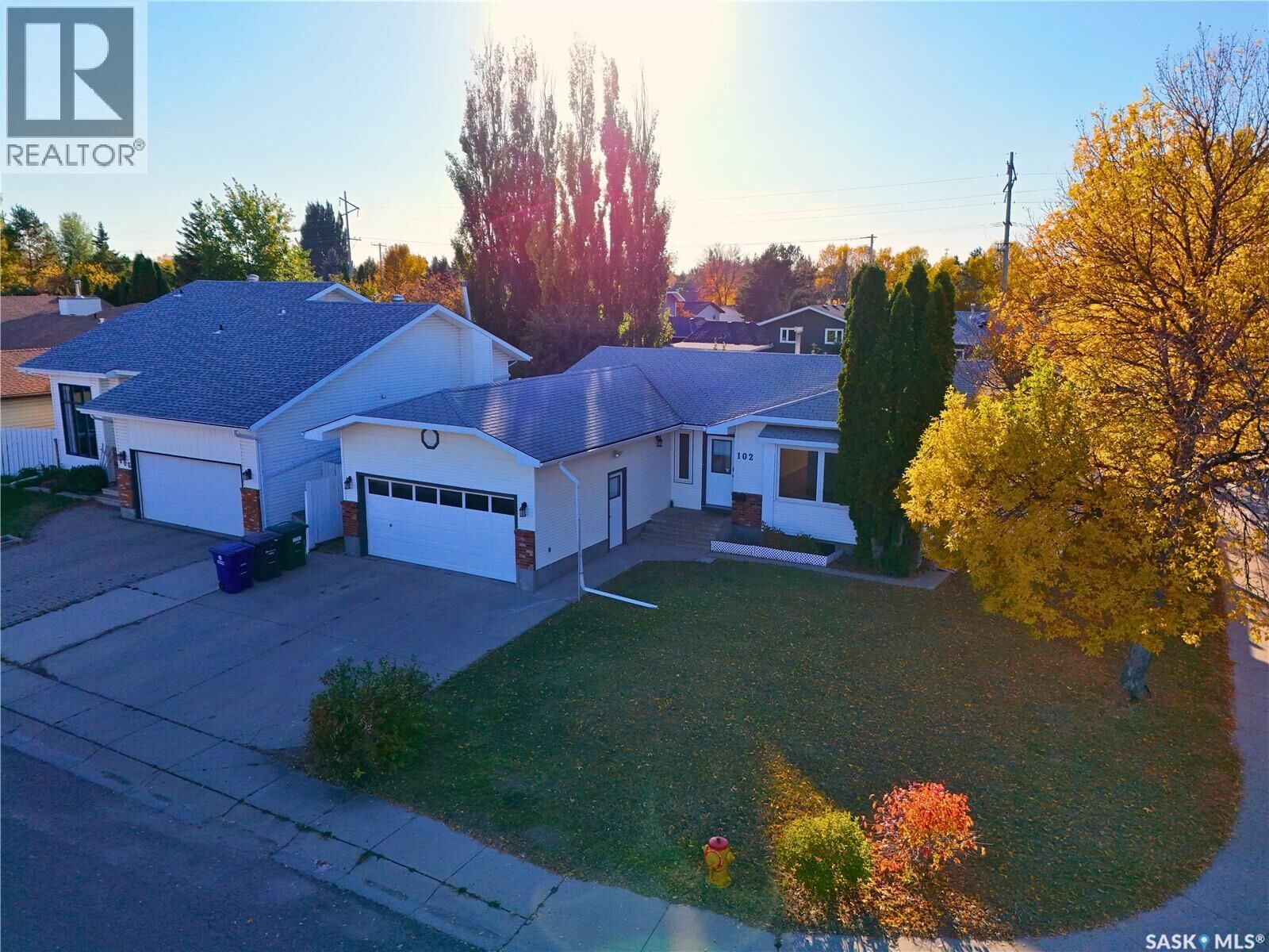 Photo de la propriété: 102 Bonli Crescent SK S7N 3Z8