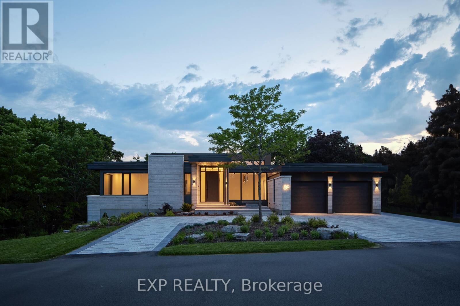 Photo de la propriété: 32 Clovelly Road ON K1J 6M2