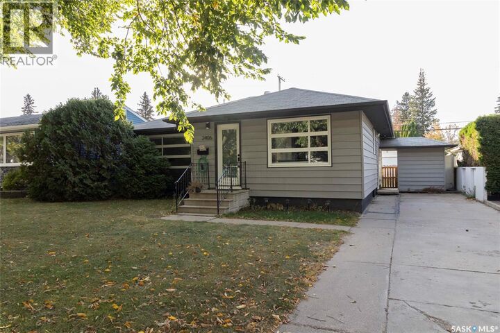 Photo de la propriété: 2406 Cairns Avenue SK S7J 1V3