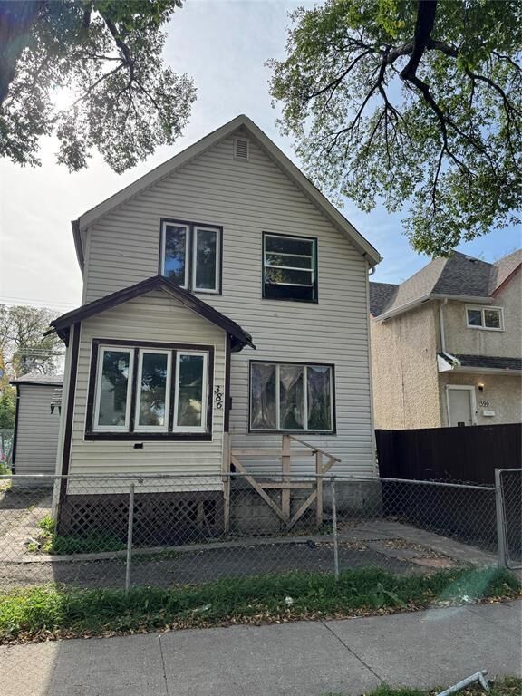 386 College Avenue  Winnipeg MB R2W 1M3 photo