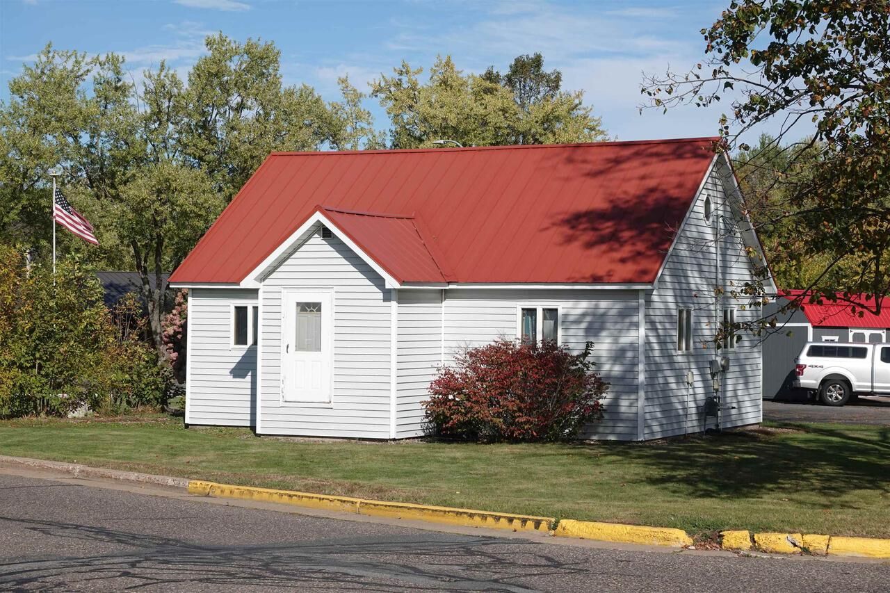 Property Photo: 526 Broadway Place WI 54451