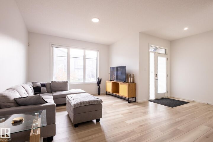 Property Photo: 5016 Kinney Link SW AB T6W 5G4