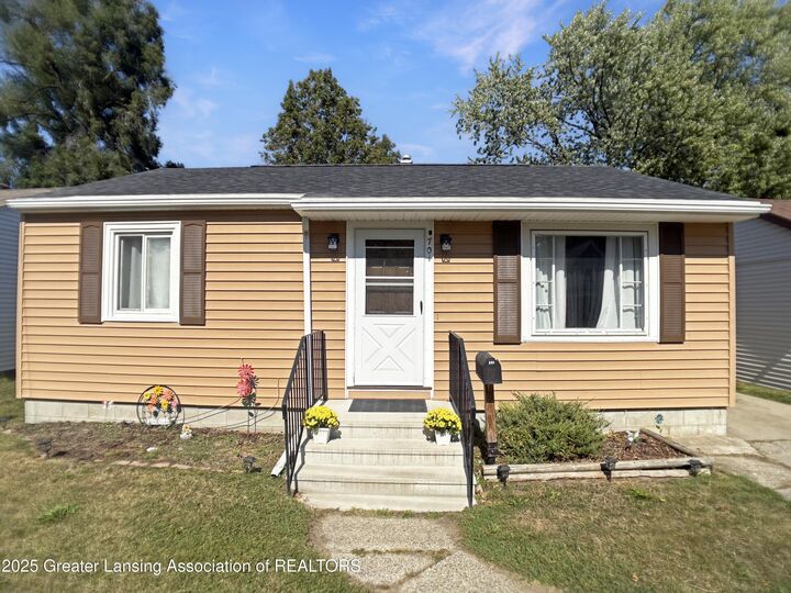 701 E Willard Avenue  Lansing MI 48910 photo