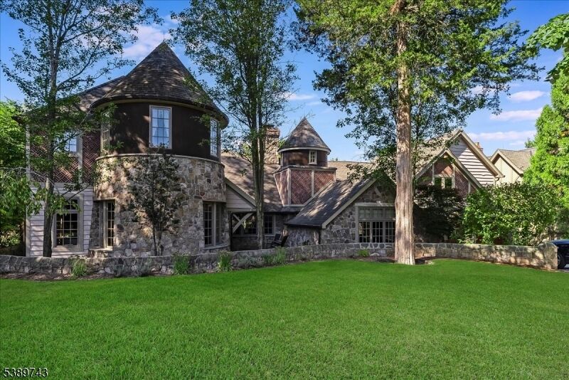 Property Photo:  20 Island Trl  NJ 07871 