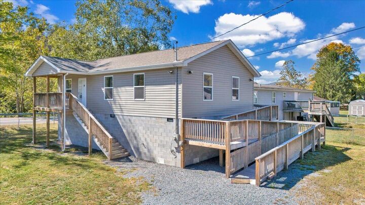 Property Photo: 127 Calhoun St WV 24910