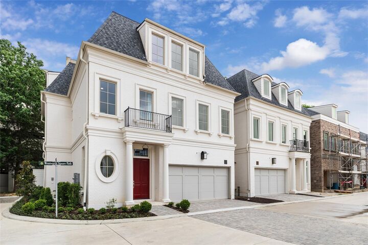 Property Photo: 16 Wentworth Square Avenue TX 77027