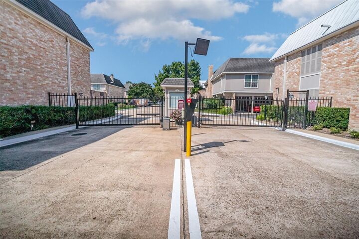 Property Photo: 2230 S Piney Point Road 105 TX 77063