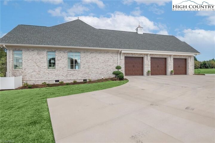 Property Photo: 202 Canterbury Drive NC 28659