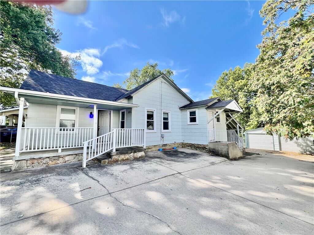 Property Photo:  613 S 4th Street  KS 67301 