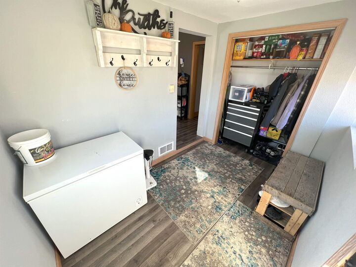 Property Photo:  421 Sherman St  IA 50475 