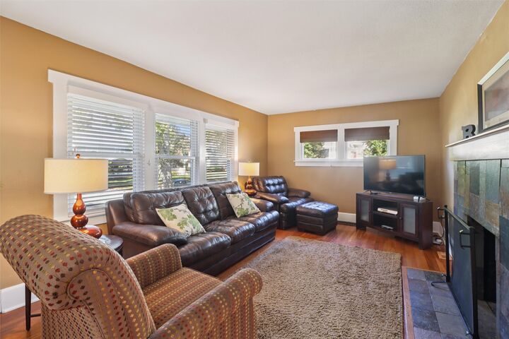Property Photo:  1055 46th Street  IA 50311