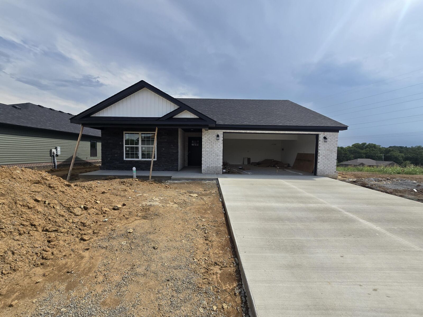 Property Photo:  920 Olympic Court  KY 40475 