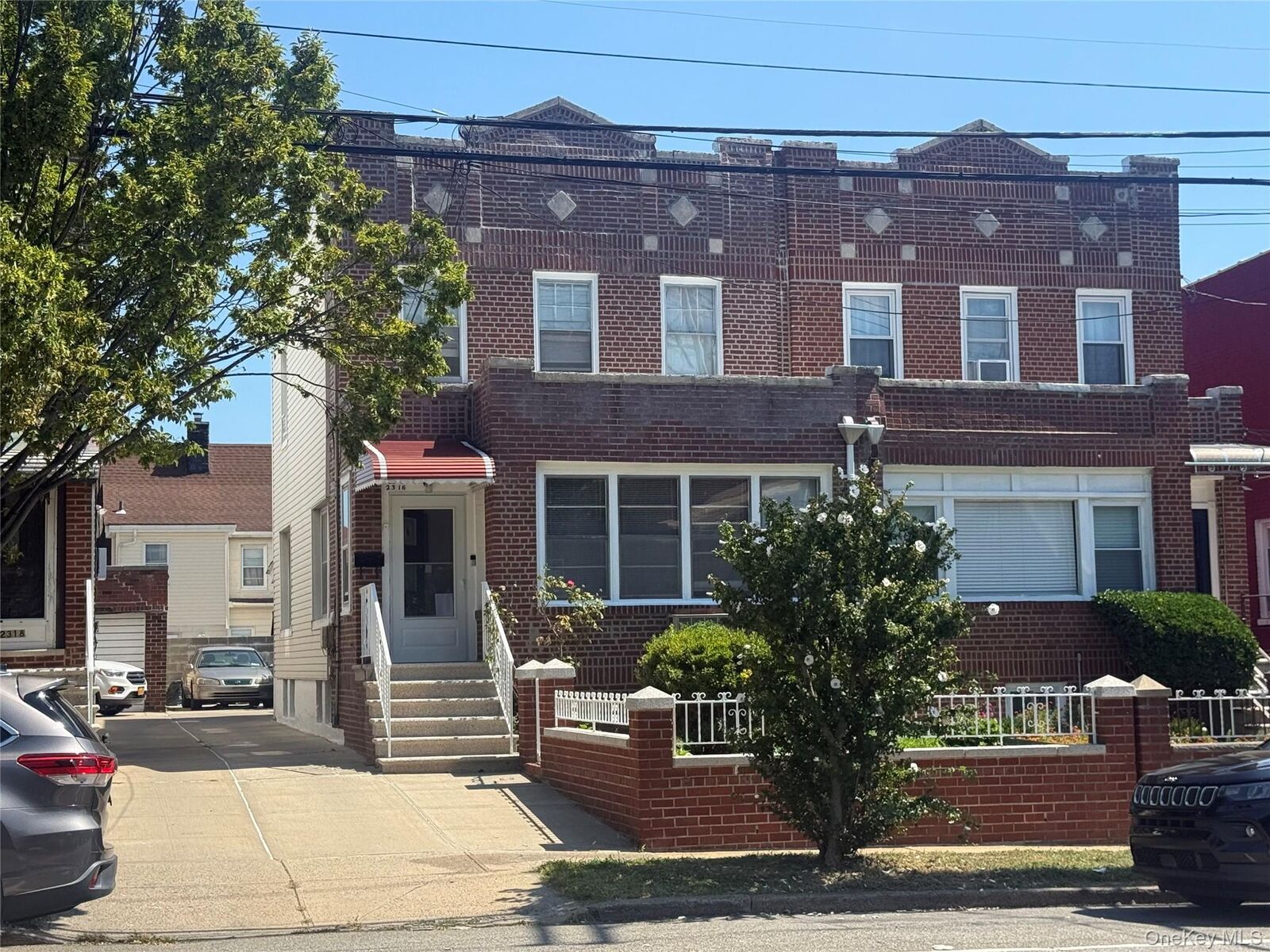 Property Photo:  2316 Laconia Avenue  NY 10469 