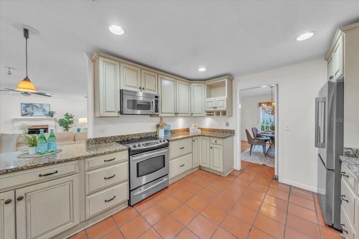Property Photo: 2920 W Knights Avenue FL 33611
