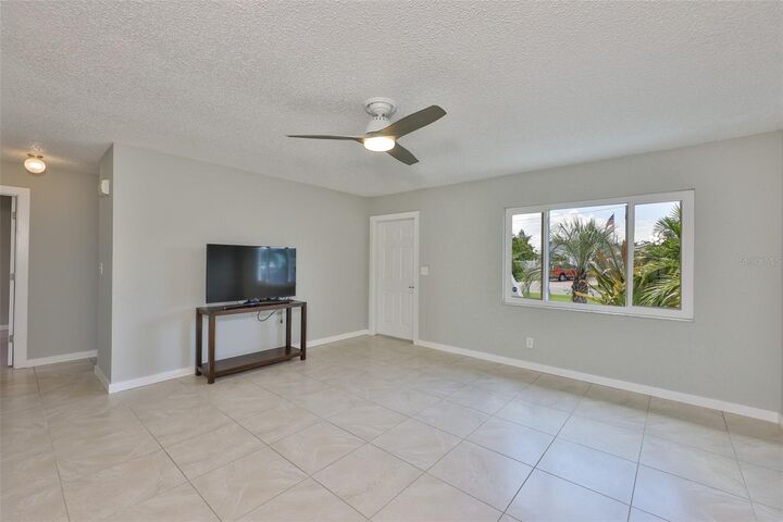 Property Photo: 469 Florida Circle N FL 33572