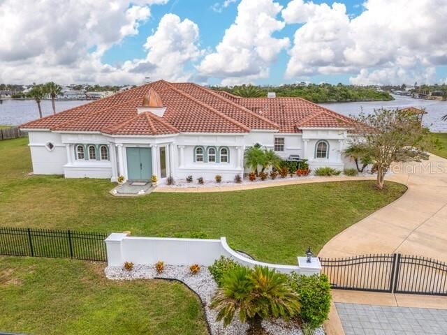 Property Photo: 660 Lambert Avenue FL 32136