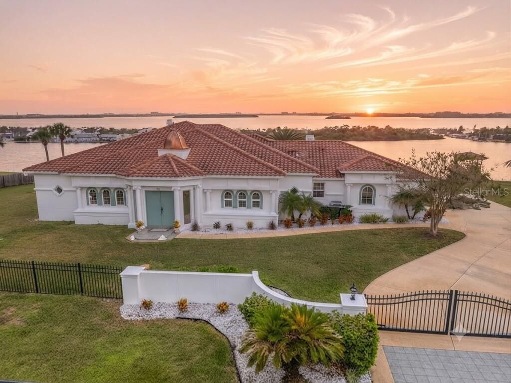 Property Photo:  660 Lambert Avenue  FL 32136 