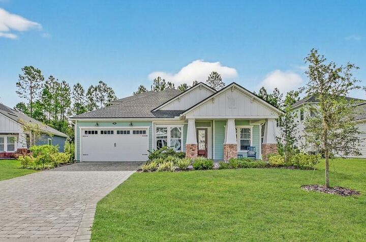 Property Photo: 156 Loosestrife Way FL 32095