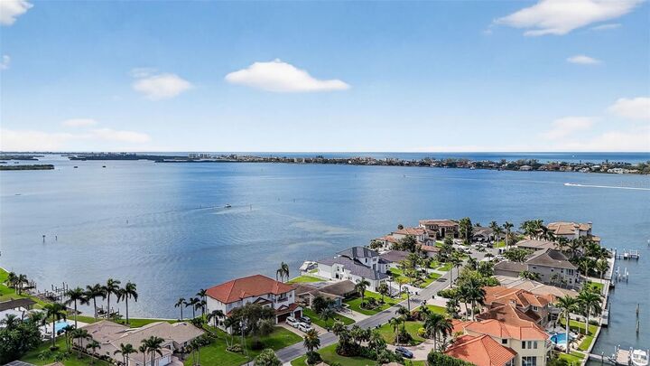 Property Photo: 1884 Southpointe Drive FL 34231