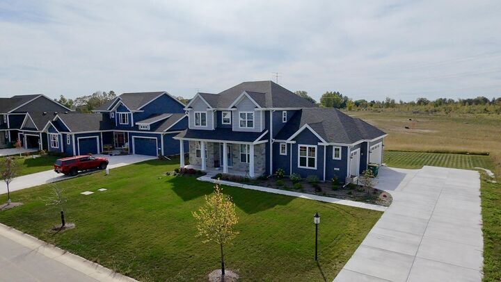 Property Photo:  10601 N Tree Sparrow Dr   53097 