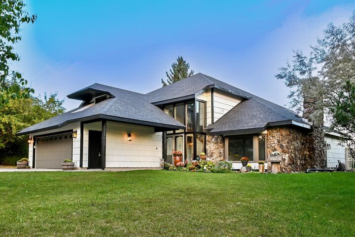 Property Photo:  2508 10th Ave NW  ND 58703 