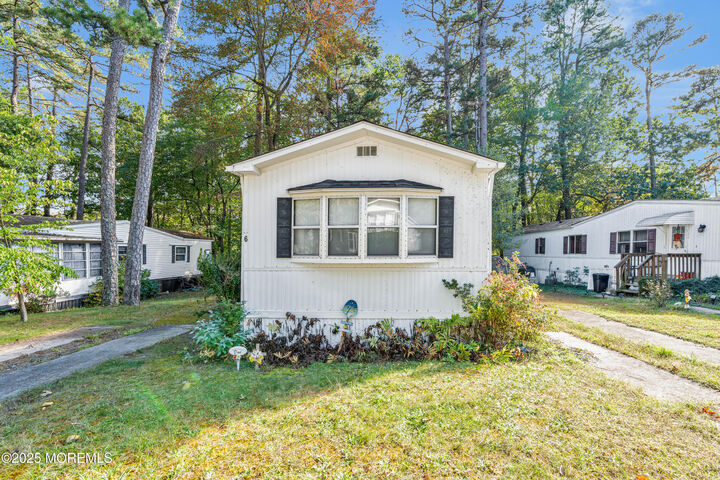 6 Columbine Drive  Jackson NJ 08527 photo